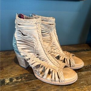 Freebird BELA Tan Women's Sandals Sz 8